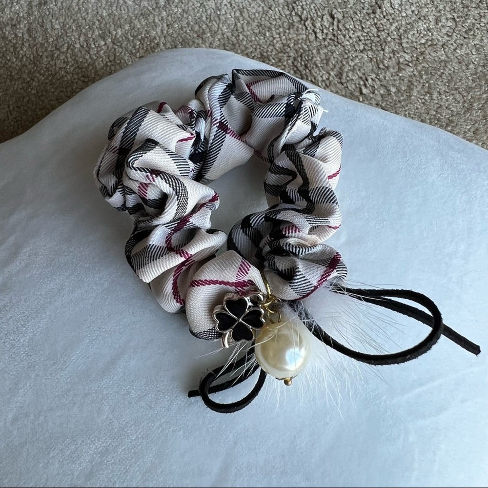 Hair scrunchie